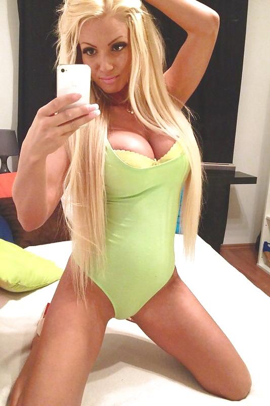 20P Deep Cleavage 5