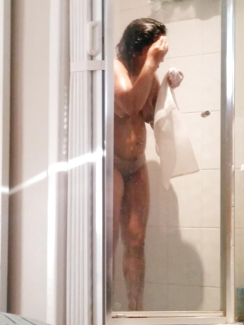 9P Wife's morning shower