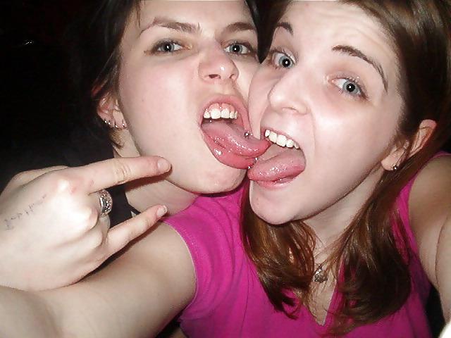 18P Kissing Girls 2