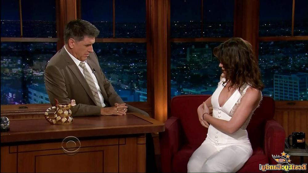 24P Evangeline Lilly HOT in WHITE OVERALL