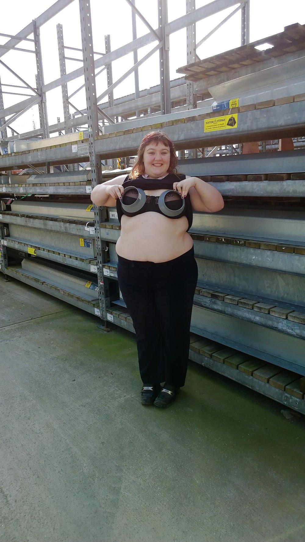 22P Tim Tess 21 Hairy BBW - Out and About, self and pet Training