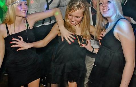 25P Danish teens-163-164-party cleavage body tequila 