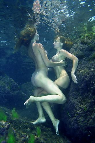 20P Naked-underwater