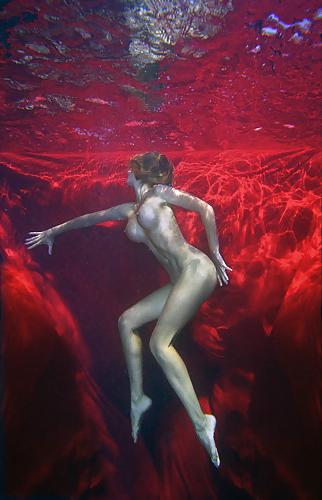 20P Naked-underwater