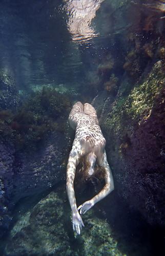 20P Naked-underwater