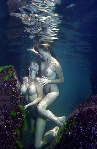 20P Naked-underwater