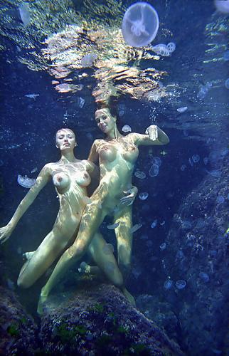 20P Naked-underwater