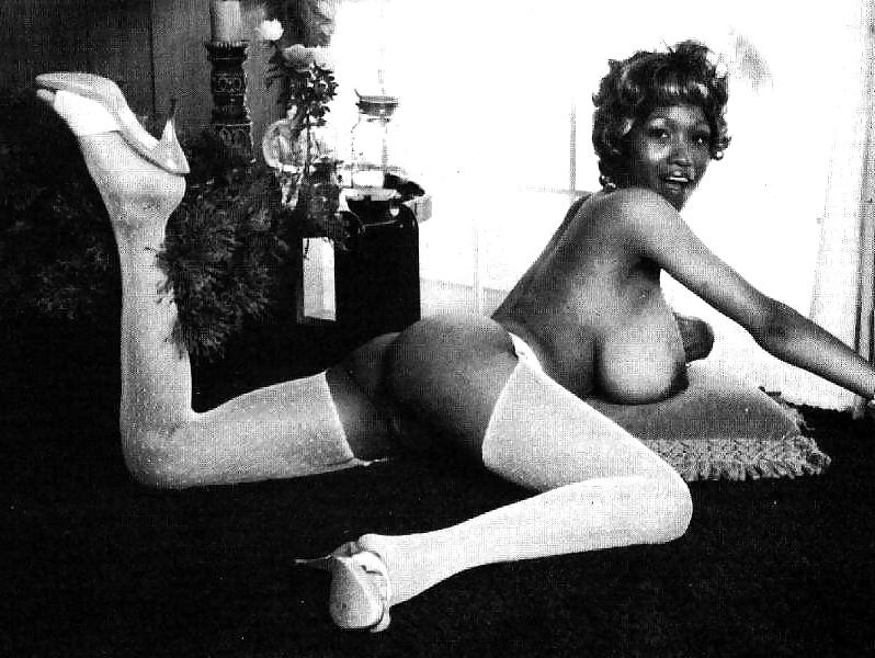17P CLASSIC BLACK MILFS AND MATURES VOL.4
