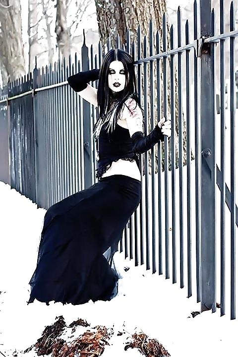25P Dark and sexy gothic