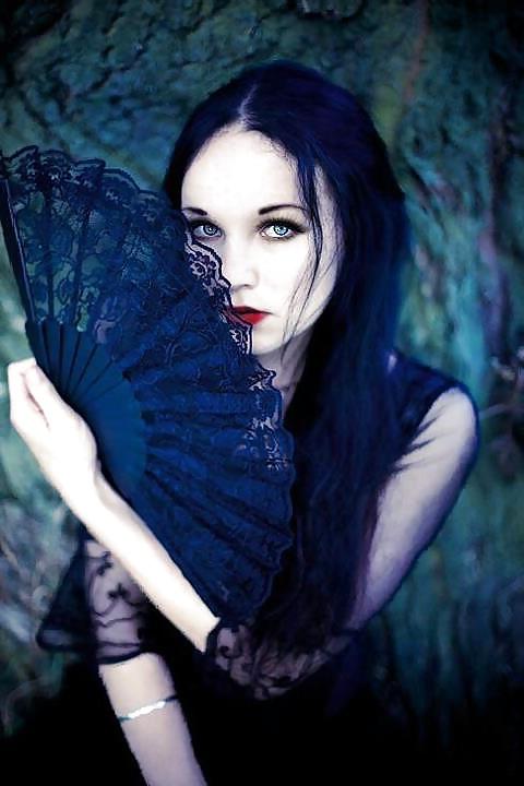 25P Dark and sexy gothic