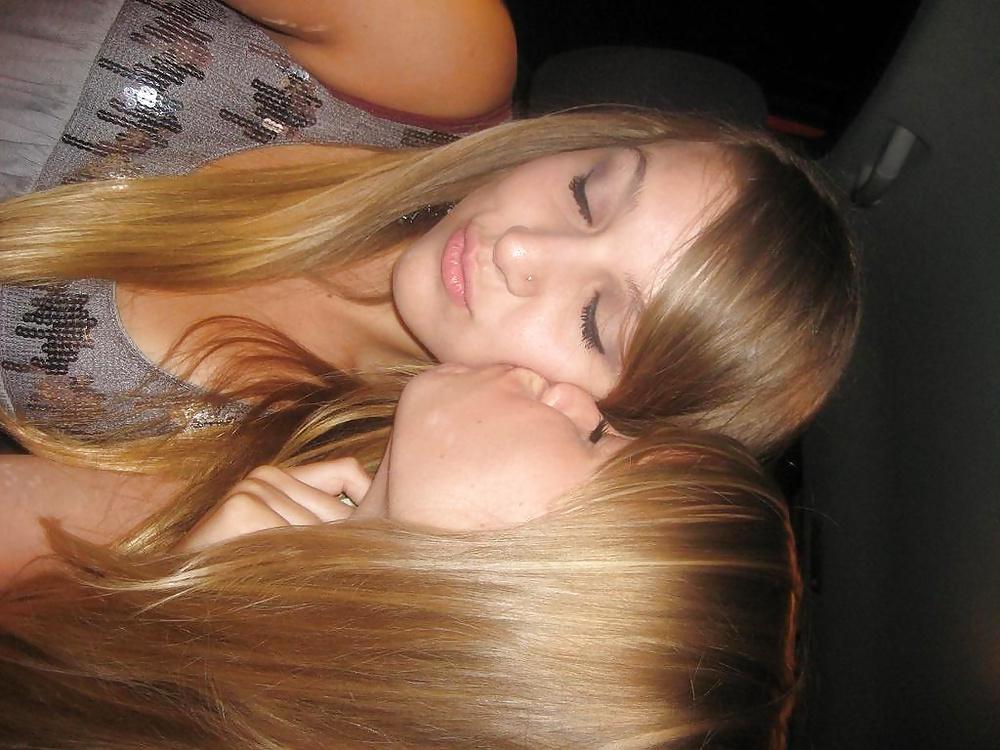24P Girls Kissing Girls 10