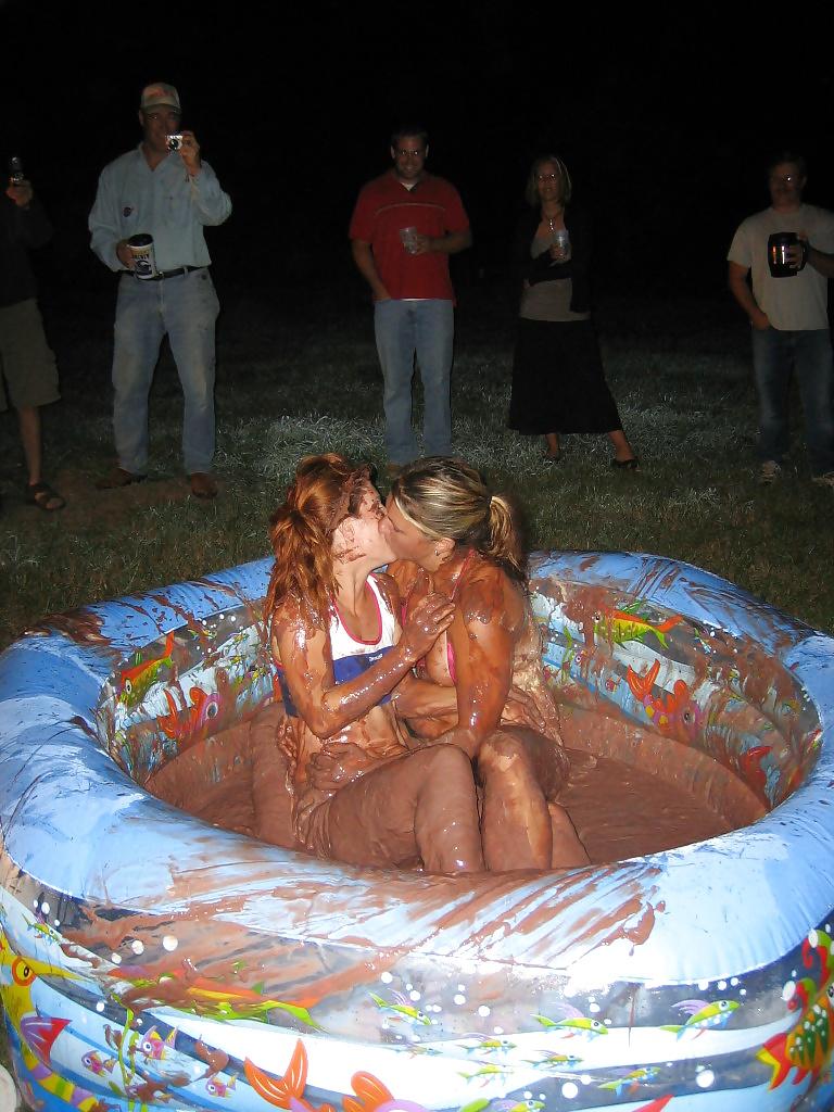 24P Girls Kissing Girls 10