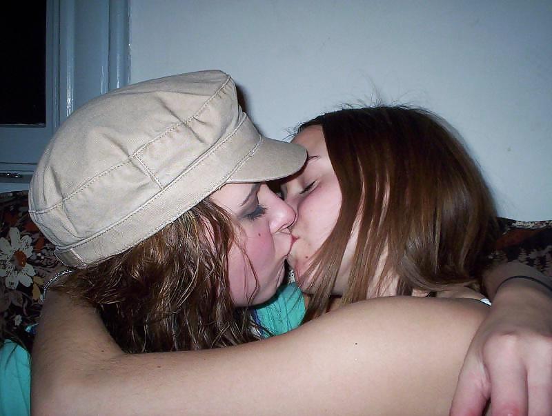 24P Girls Kissing Girls 10