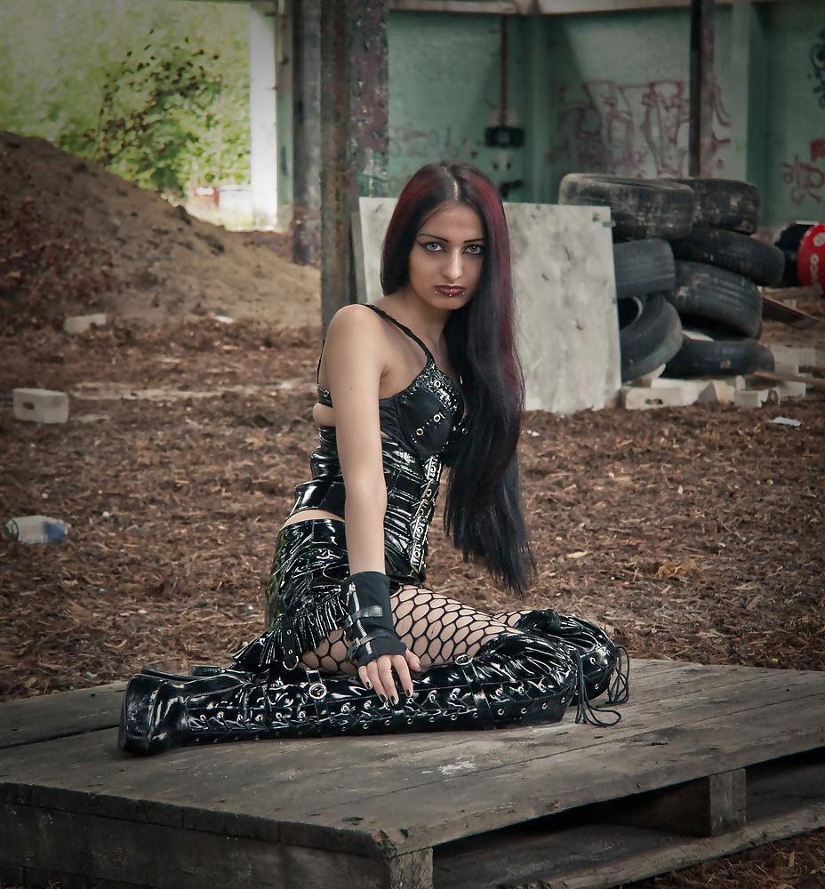 25P Goth Chicks - Latex, Lace & Tattoos #1