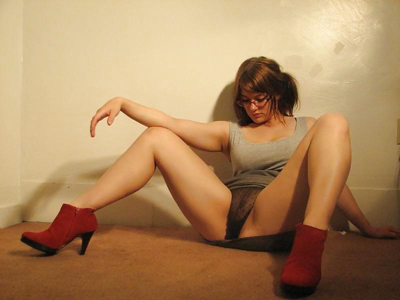 16P Nerdy girl in red Heels