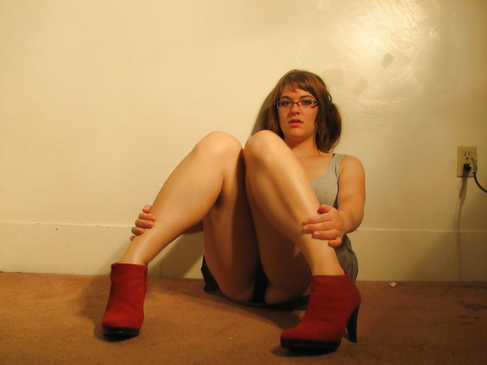 16P Nerdy girl in red Heels