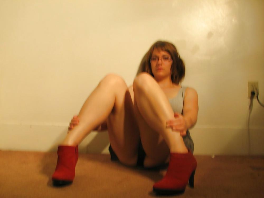 16P Nerdy girl in red Heels