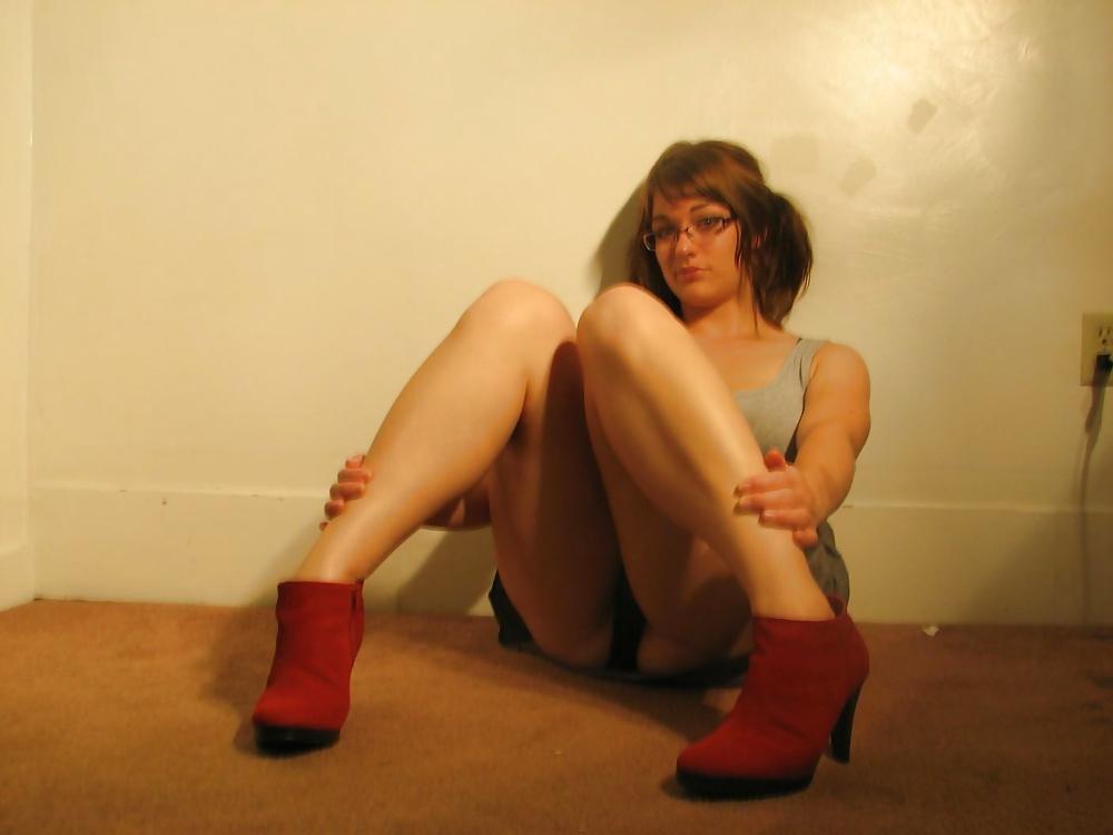 16P Nerdy girl in red Heels