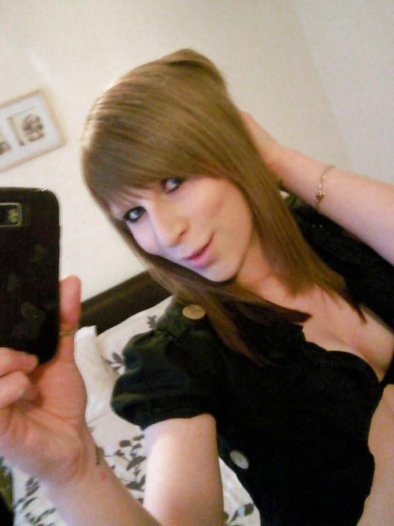25P British whore thinks she's Gaga