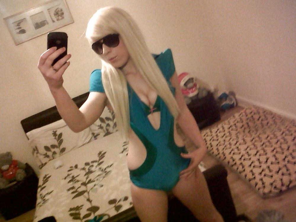 25P British whore thinks she's Gaga
