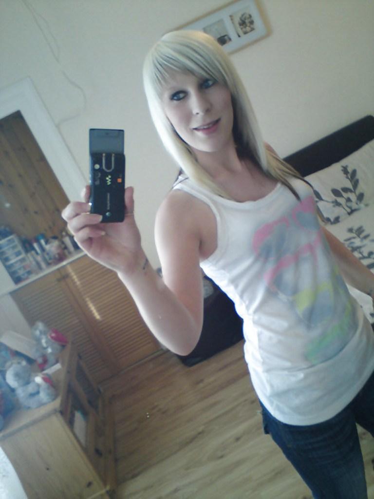 25P British whore thinks she's Gaga