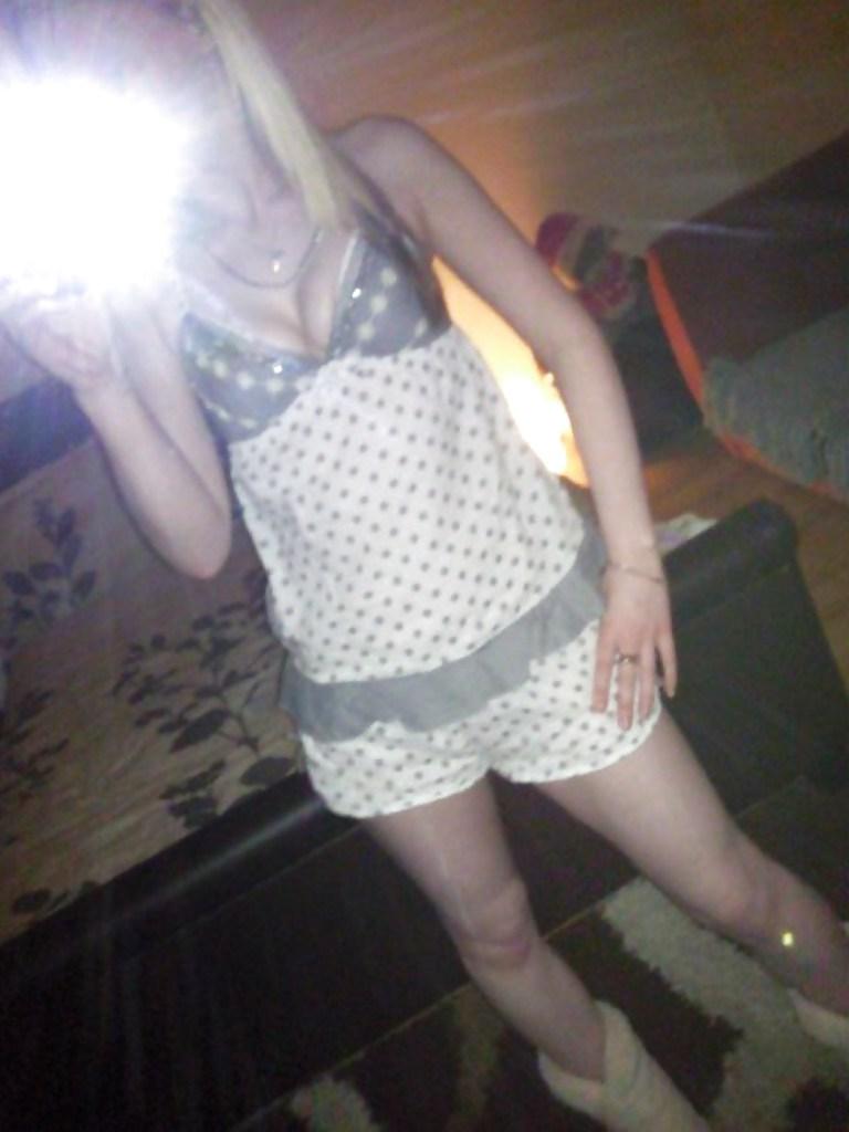 25P British whore thinks she's Gaga