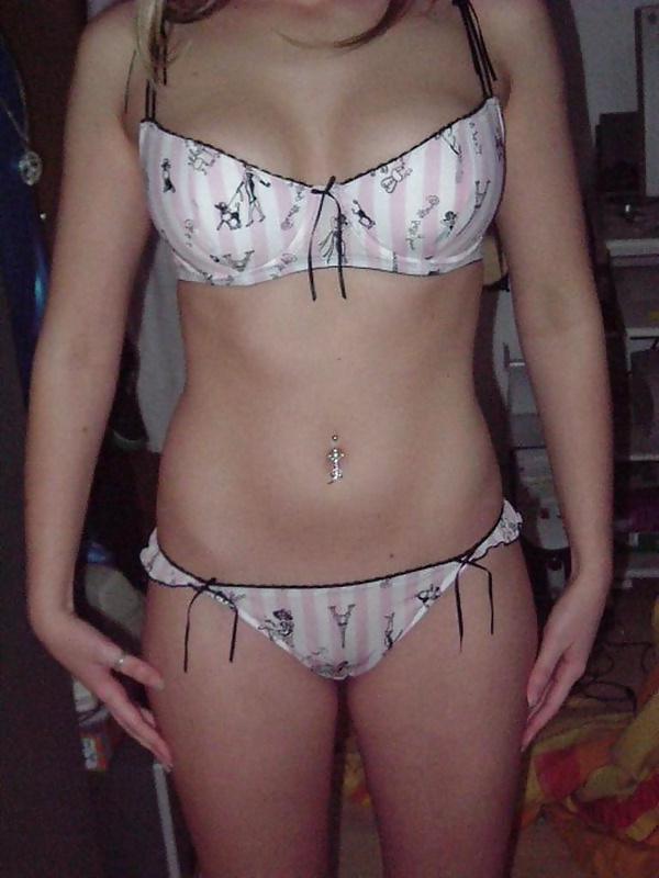 19P Girls Showing Underwear