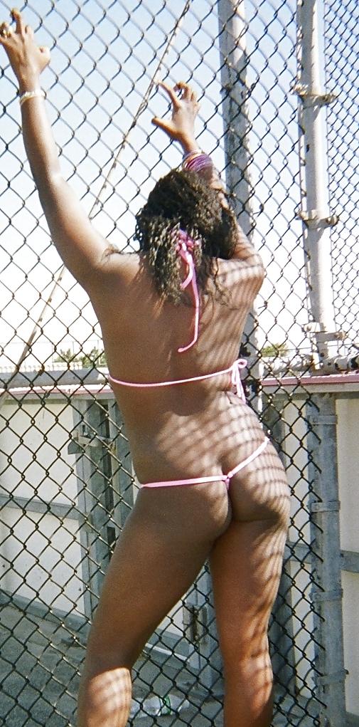 25P Wonderfulbikinis sexy black lady nude in public