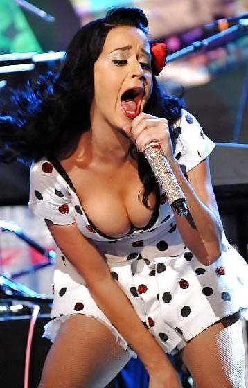 25P I love cleavage