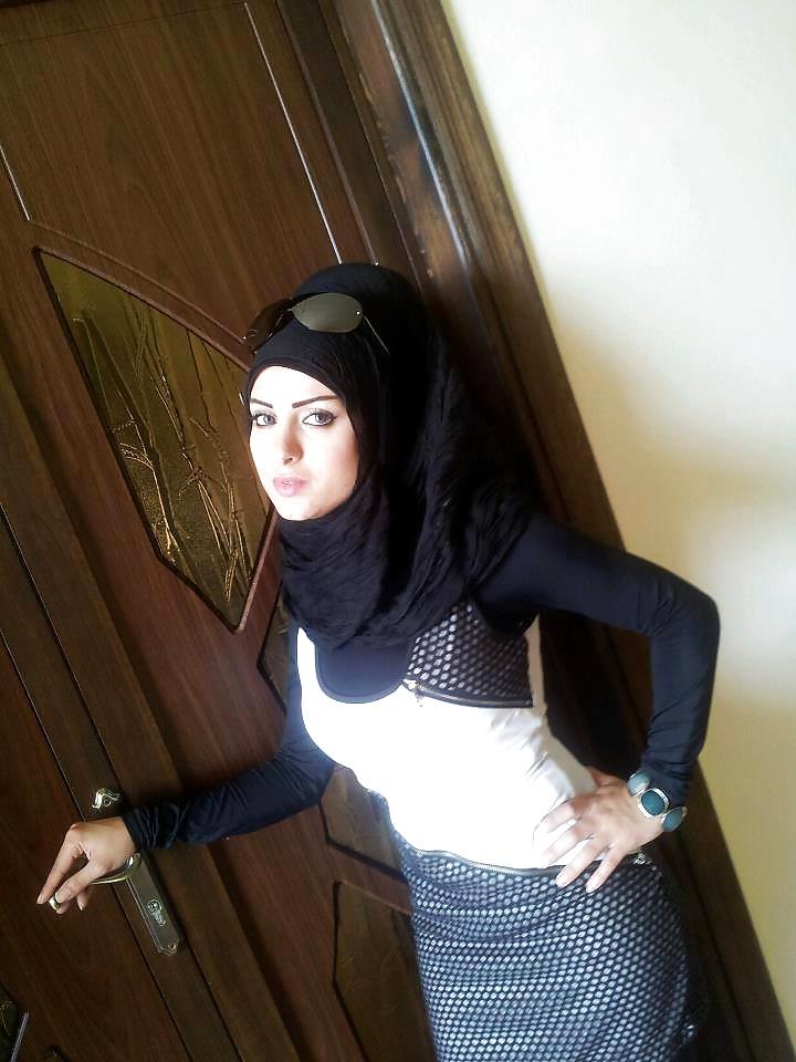 25P Hot Middle-Eastern girls - Hijab Fetish