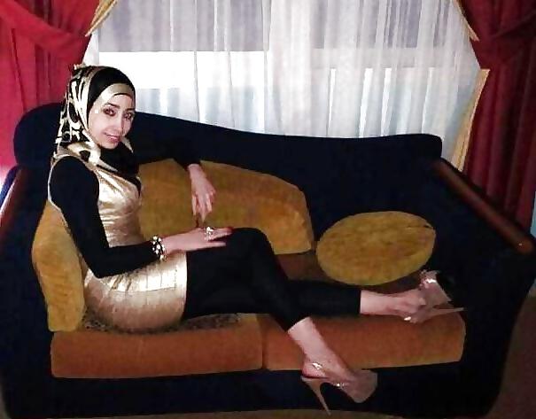 25P Hot Middle-Eastern girls - Hijab Fetish