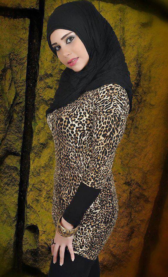 25P Hot Middle-Eastern girls - Hijab Fetish