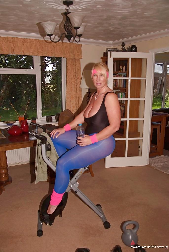 13P Breathtaking mouthwatering milf goddess
