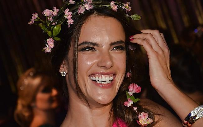 25P Alessandra Ambrosio - Pink Dress Cleavage