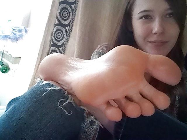 15P Dagyo - feet