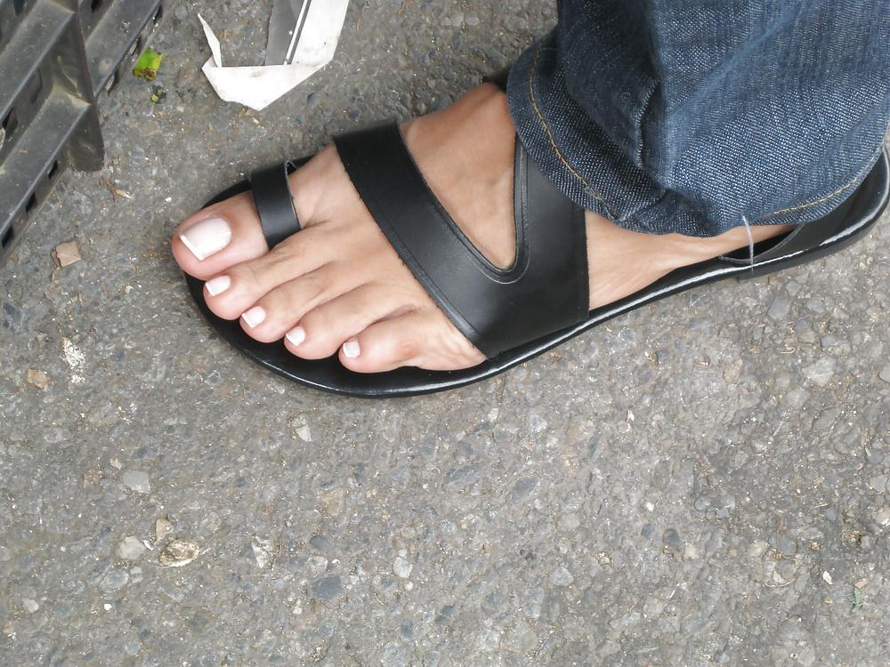 25P Street feet