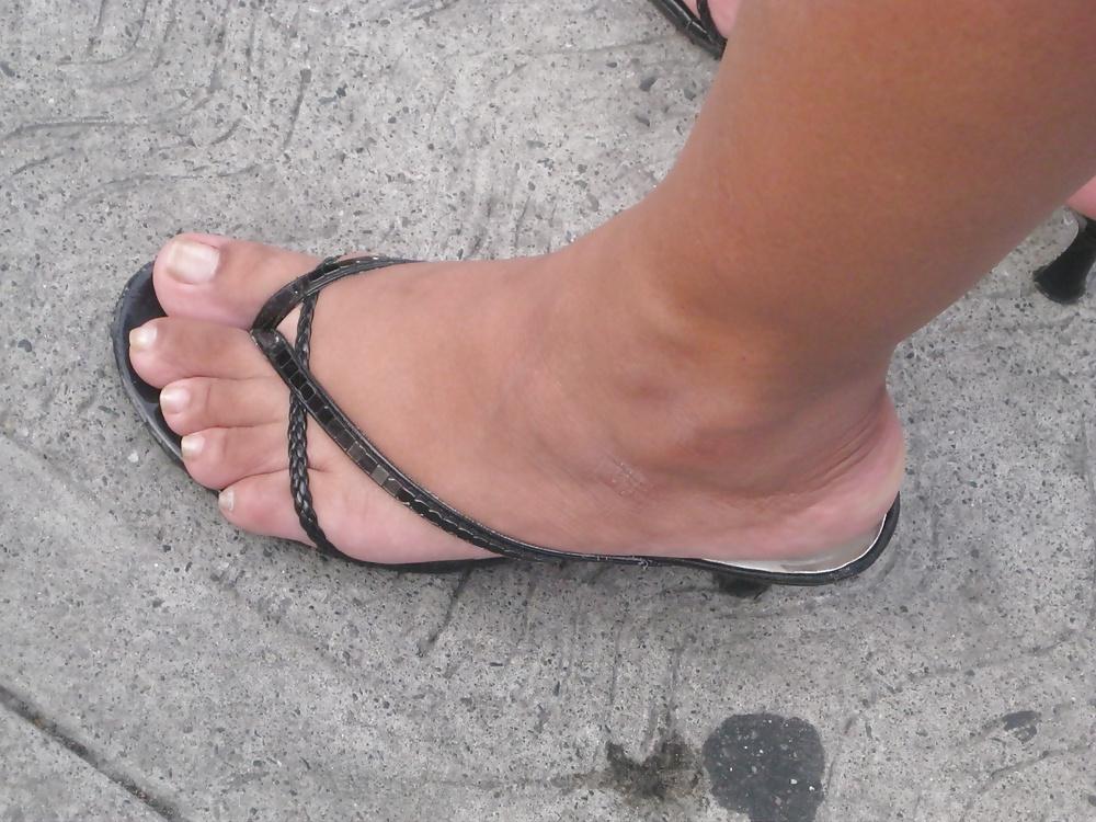 25P Street feet