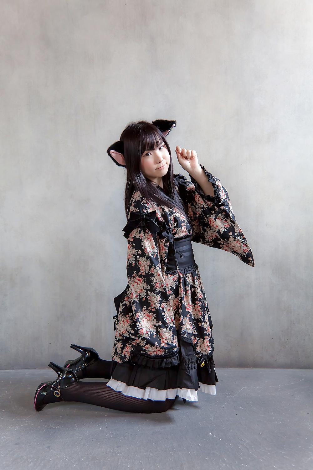 25P Asian Cosplay in black
