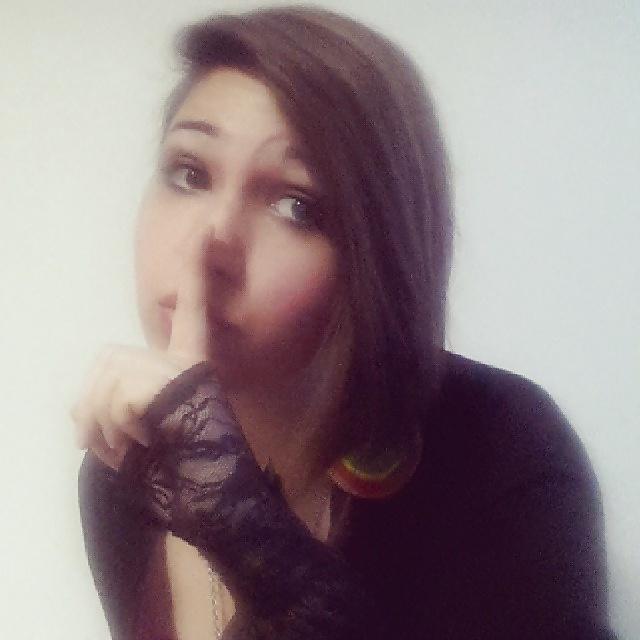 10P Alba - The Insecure Nerdy Belle 