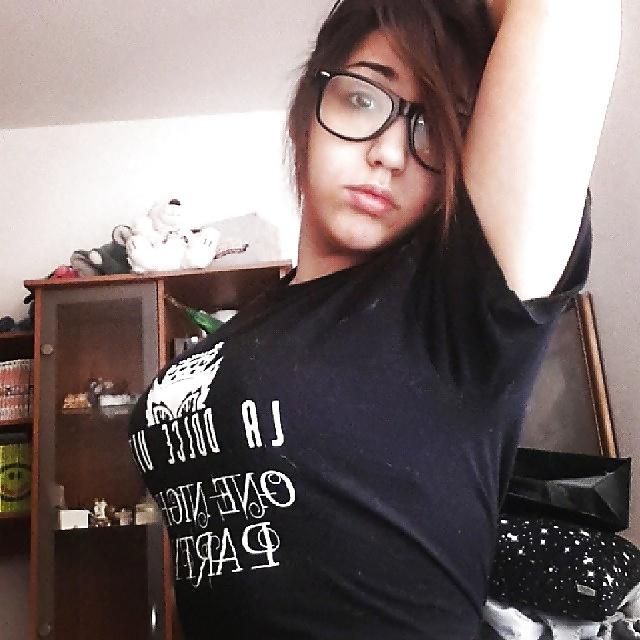 10P Alba - The Insecure Nerdy Belle 