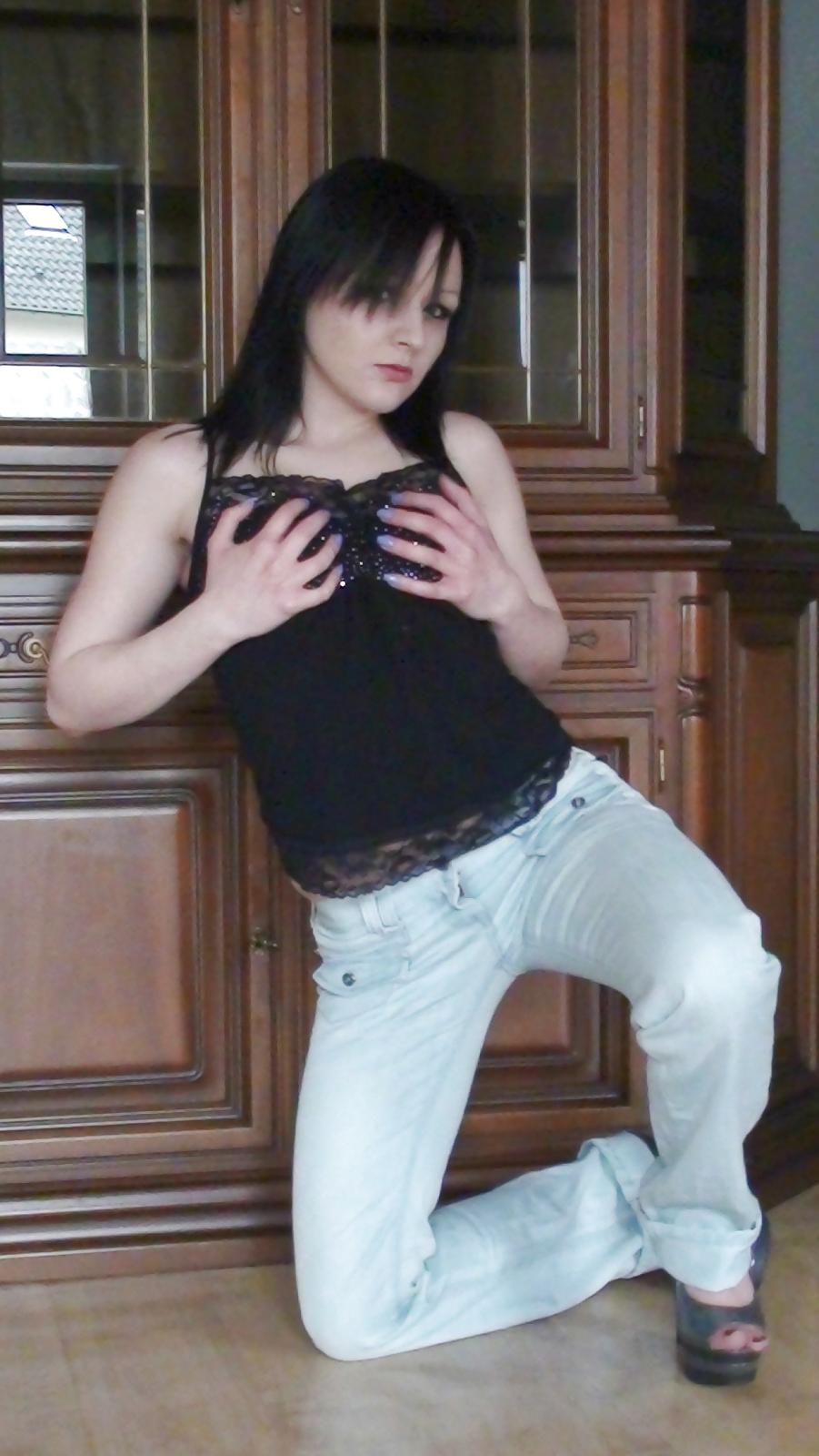 25P Sexy Amateurgirl Gothic Tina