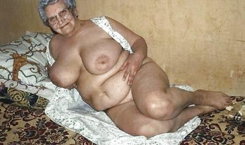 19P Grandma naked.