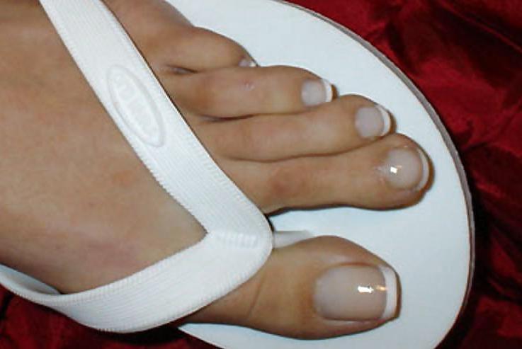 25P Sexy mature feet