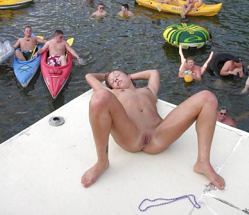 25P Flashing & Public Sex, Nudity