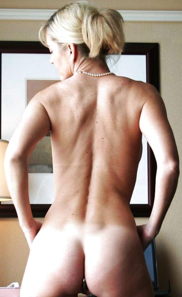 9P Gorgeous blonde MILF with horny shaved pussy