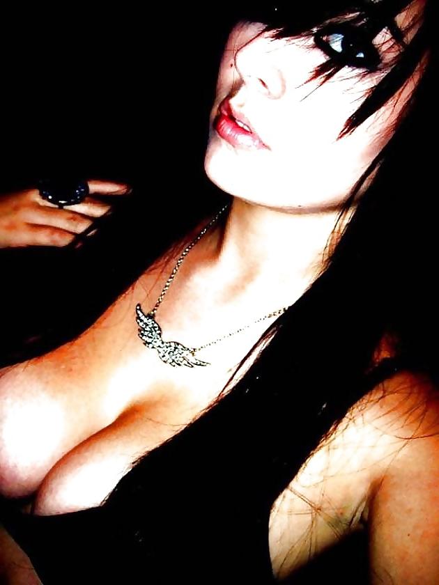 25P Gothic an Wykked )o(  