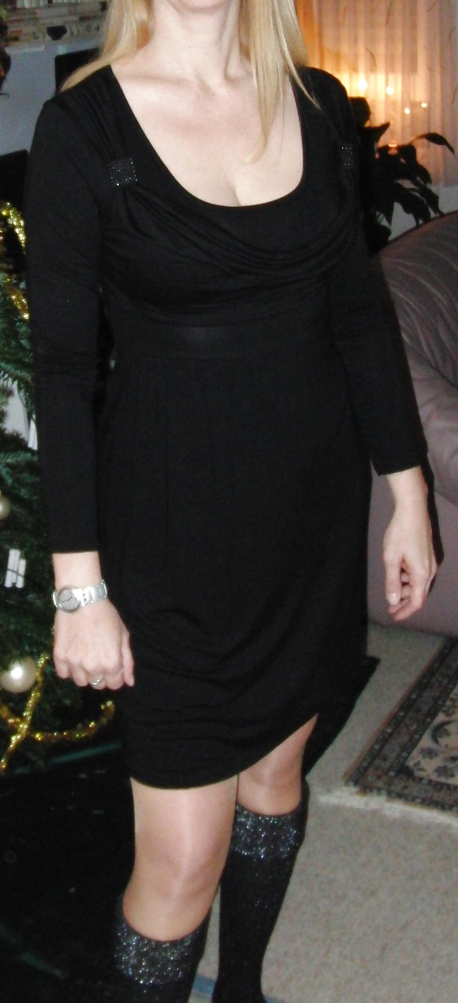 25P Mature GF upskirt stockings downblouse cleavage pokies