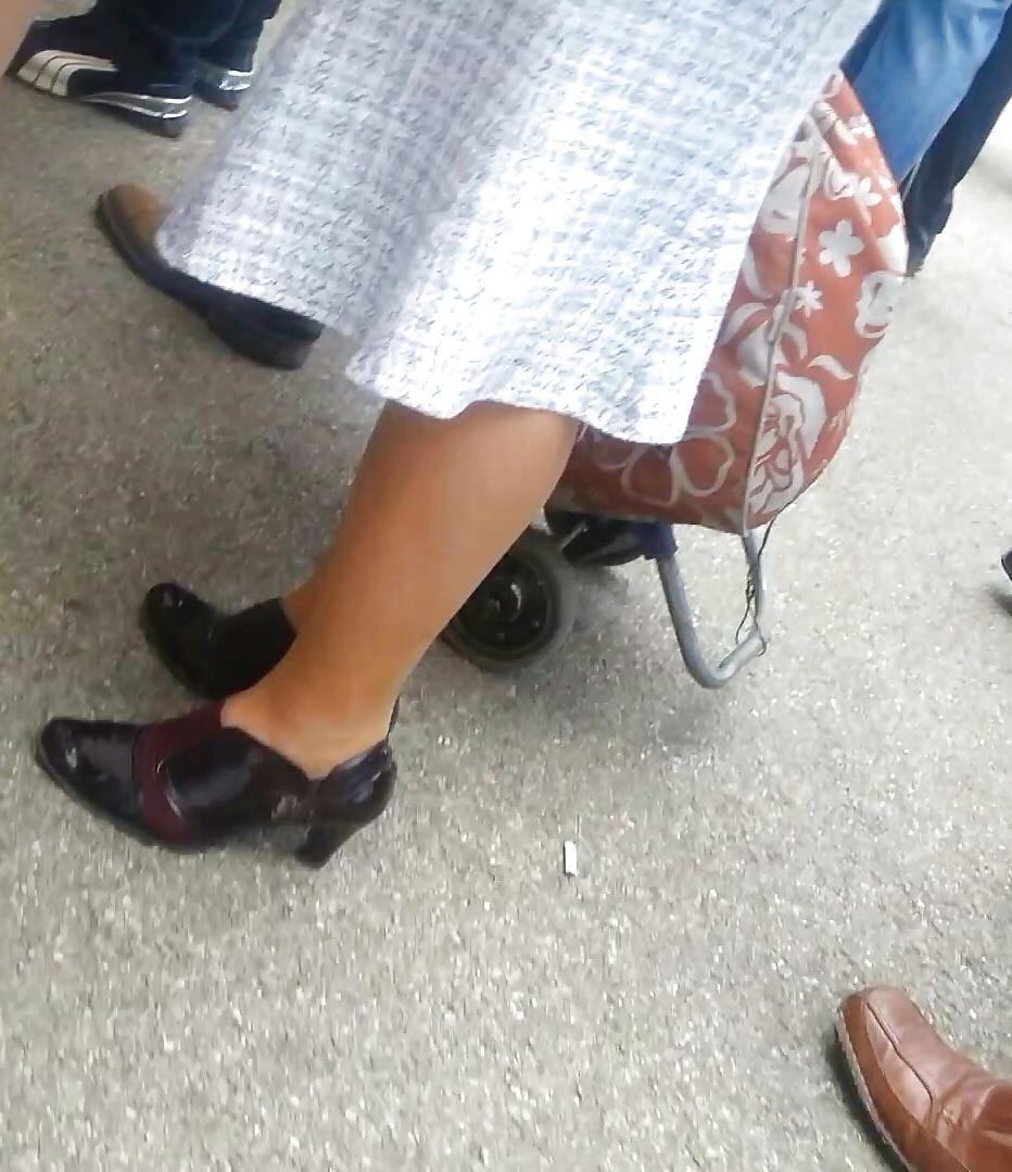 25P Spy feet, legs and skirt romanian