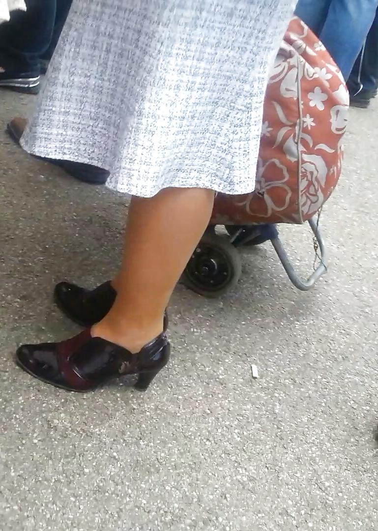 25P Spy feet, legs and skirt romanian