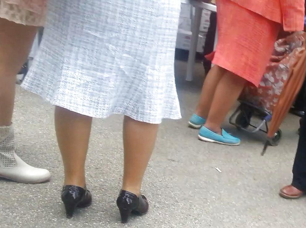 25P Spy feet, legs and skirt romanian